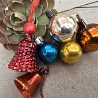 glas-klokker-kugler-mange-farver-gamle-julekugler